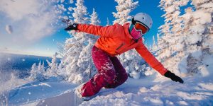 How to stay safe while skiing with snowboard knee pads